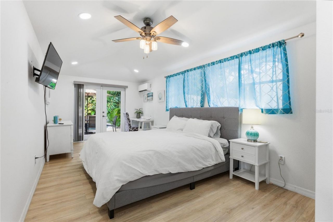 1249 Essex Drive N, Saint Petersburg, FL 33710 Photo