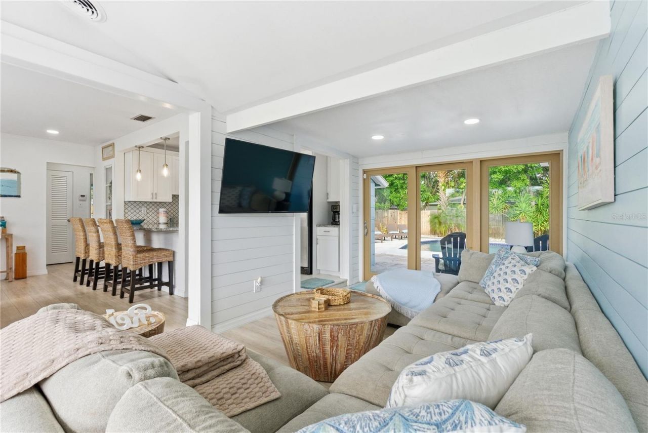 1249 Essex Drive N, Saint Petersburg, FL 33710 Photo