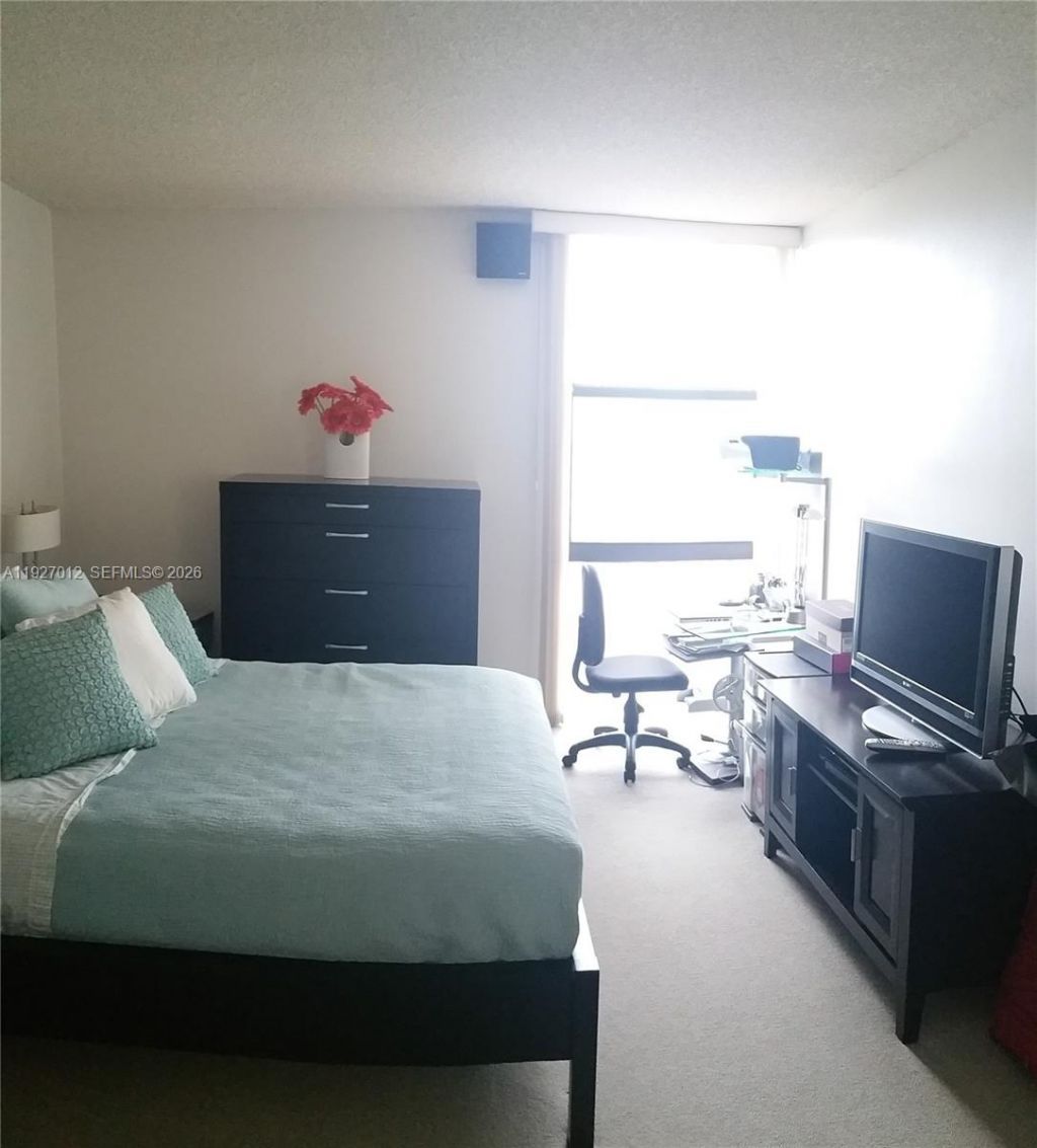 3675 N Country Club Dr, Unit 2005, Aventura, FL 33180 Photo