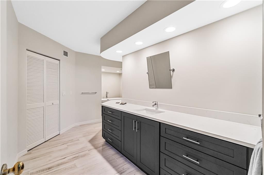 20 Seagate Dr, Unit 103, Naples, FL 34103 Photo