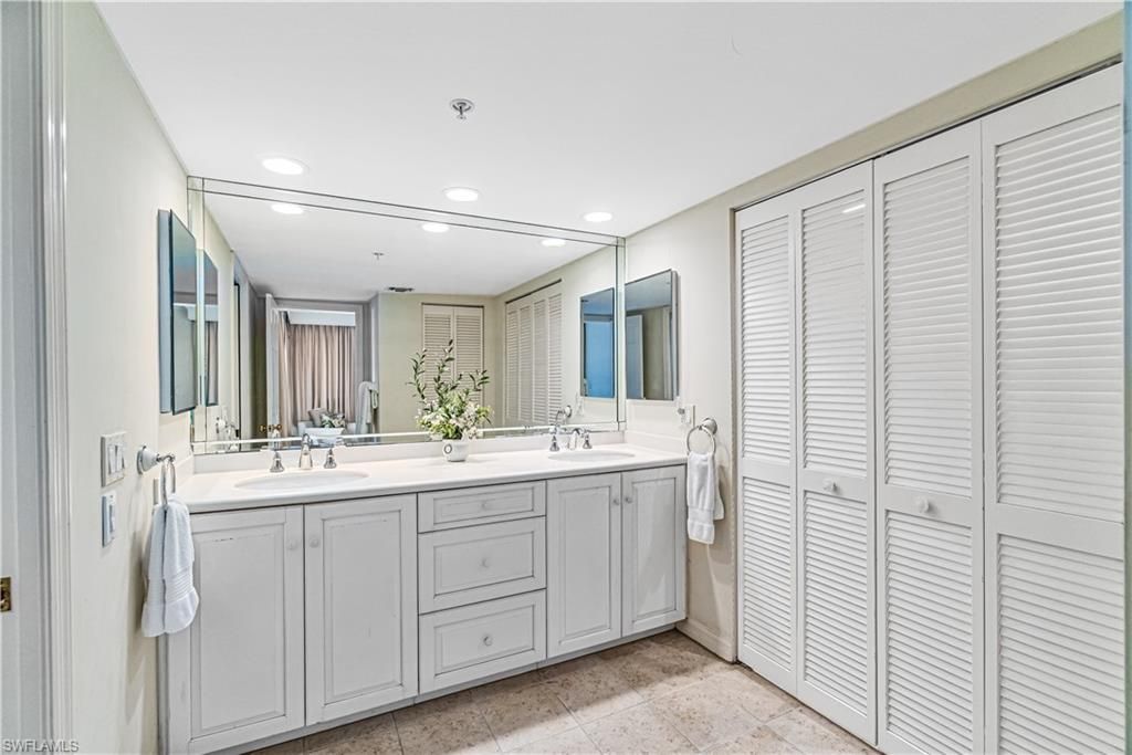 20 Seagate Dr, Unit 103, Naples, FL 34103 Photo