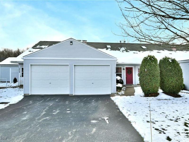 3477 Ivy Hill Circle, Unit B, Cortland, OH 44410 Photo 1