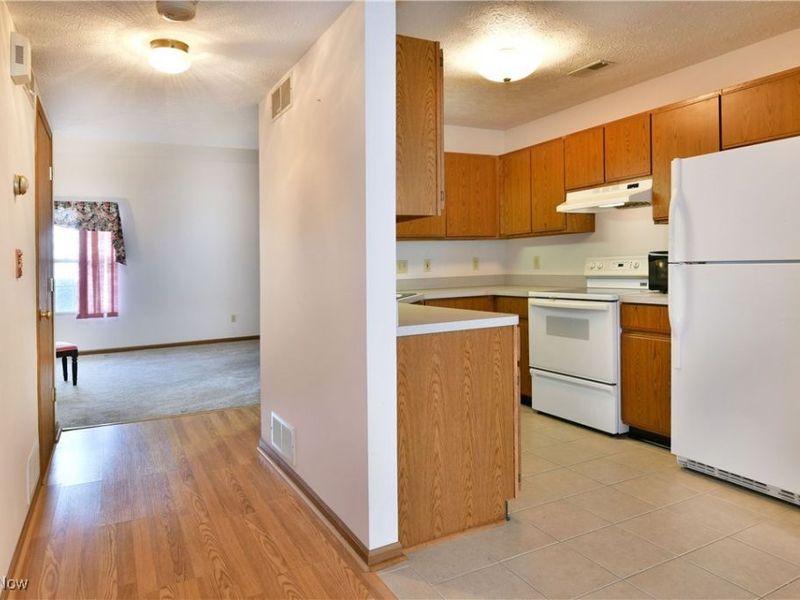 3477 Ivy Hill Circle, Unit B, Cortland, OH 44410 Photo 12