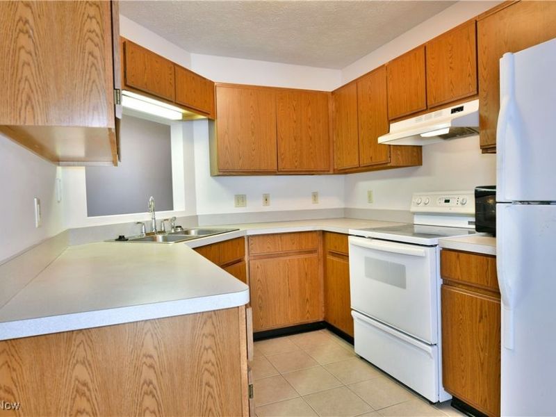 3477 Ivy Hill Circle, Unit B, Cortland, OH 44410 Photo 13