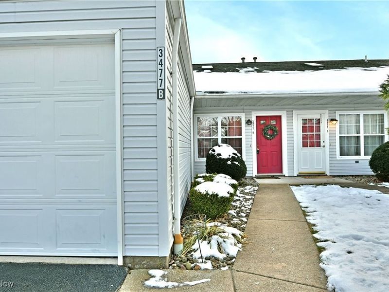3477 Ivy Hill Circle, Unit B, Cortland, OH 44410 Photo 2