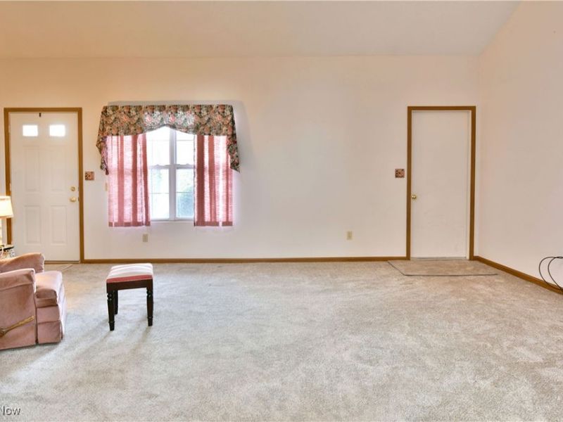 3477 Ivy Hill Circle, Unit B, Cortland, OH 44410 Photo 9