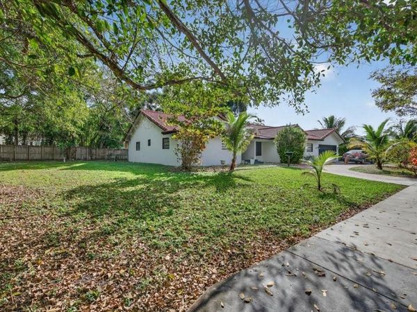 15775 N Miami Ave, Miami, FL 33169