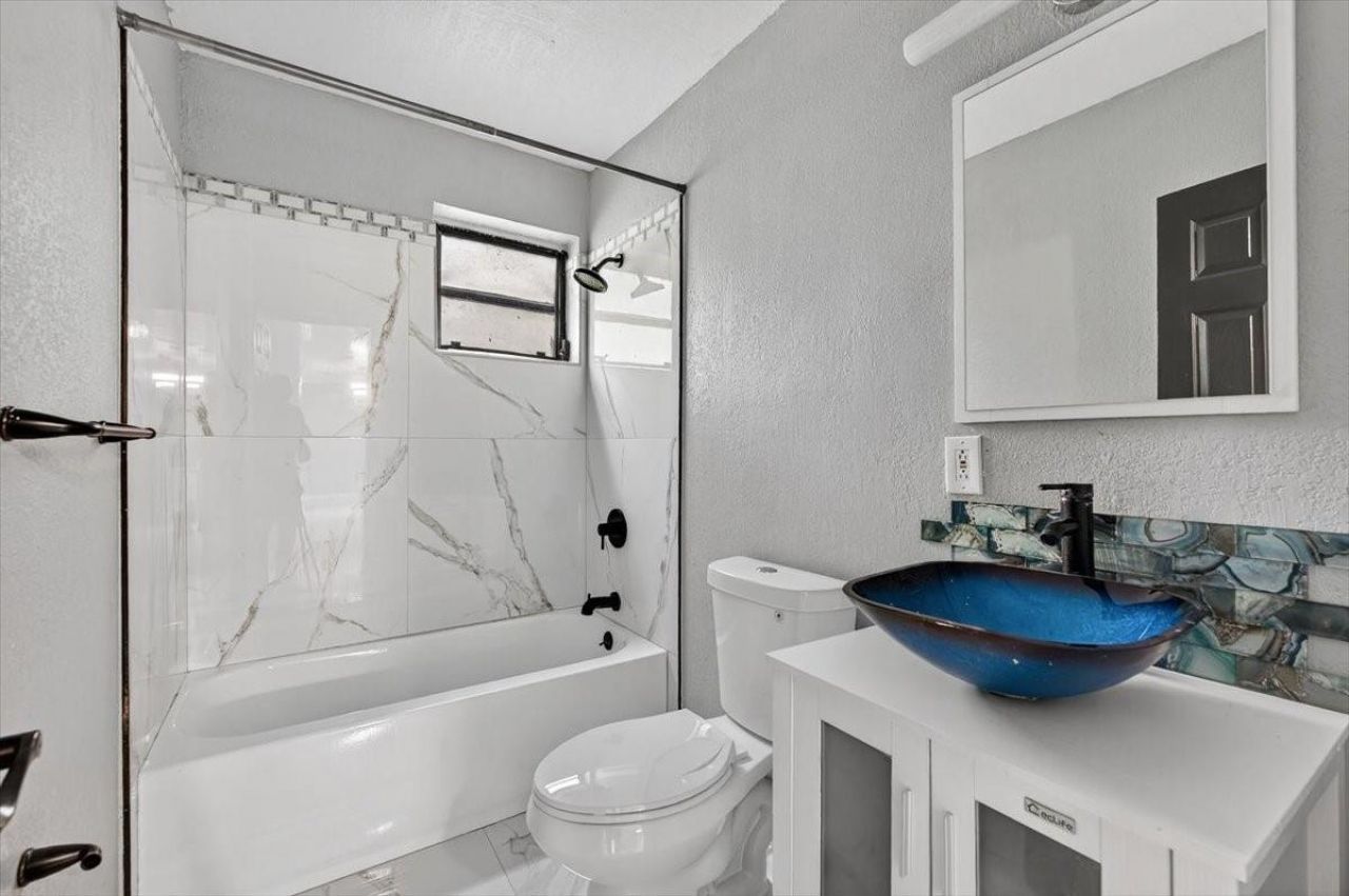 15775 N Miami Avenue, Miami, FL 33169 Photo