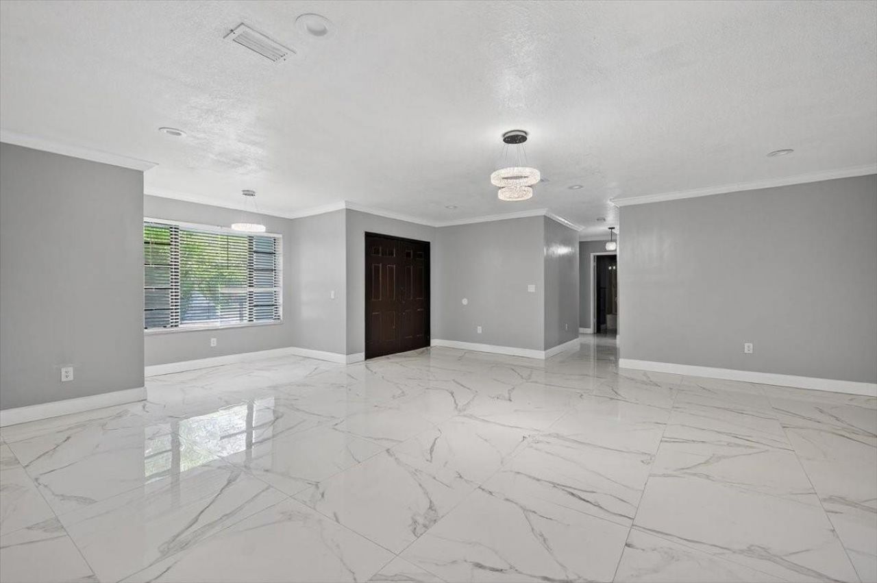 15775 N Miami Avenue, Miami, FL 33169 Photo