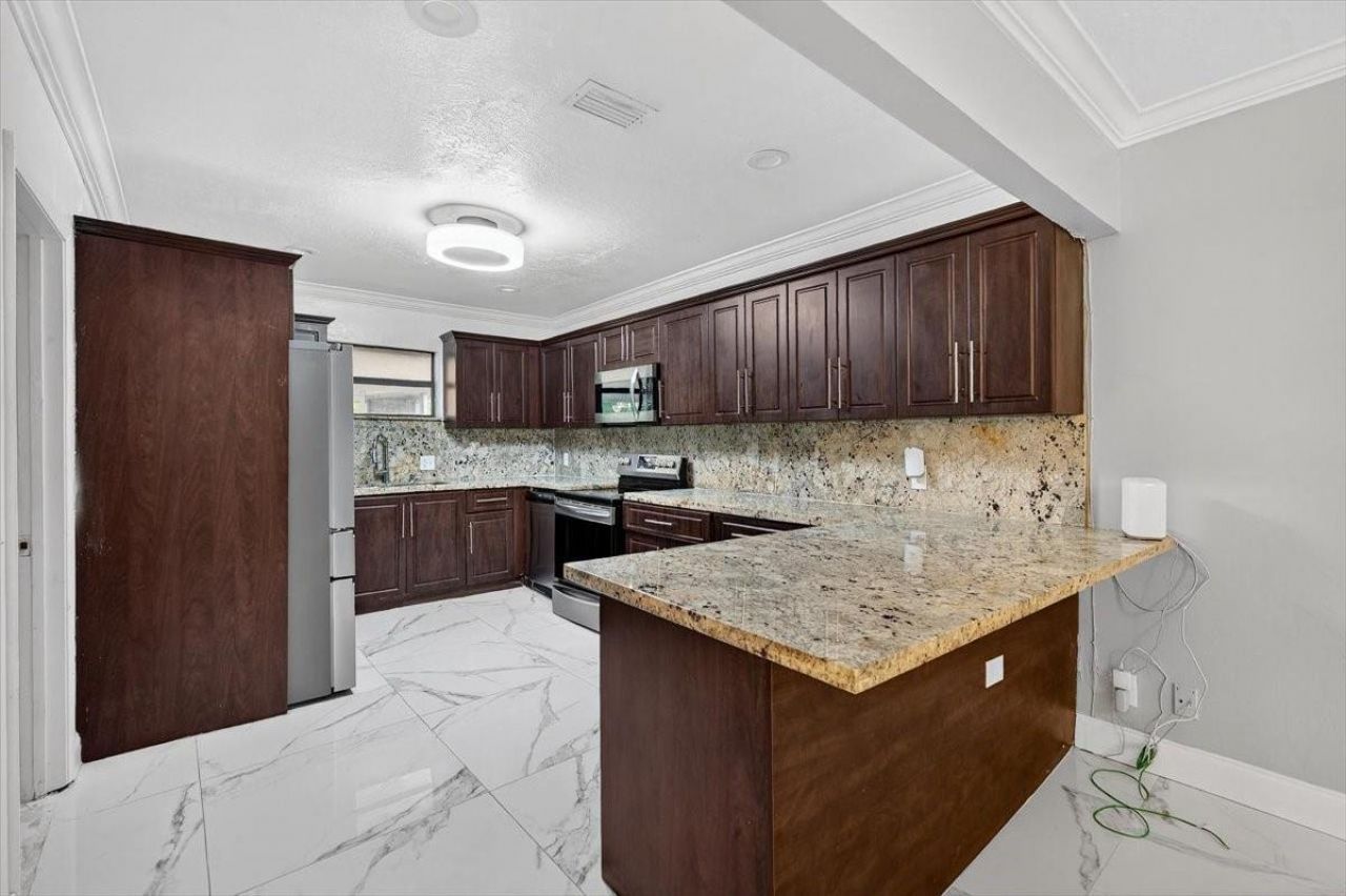 15775 N Miami Avenue, Miami, FL 33169 Photo