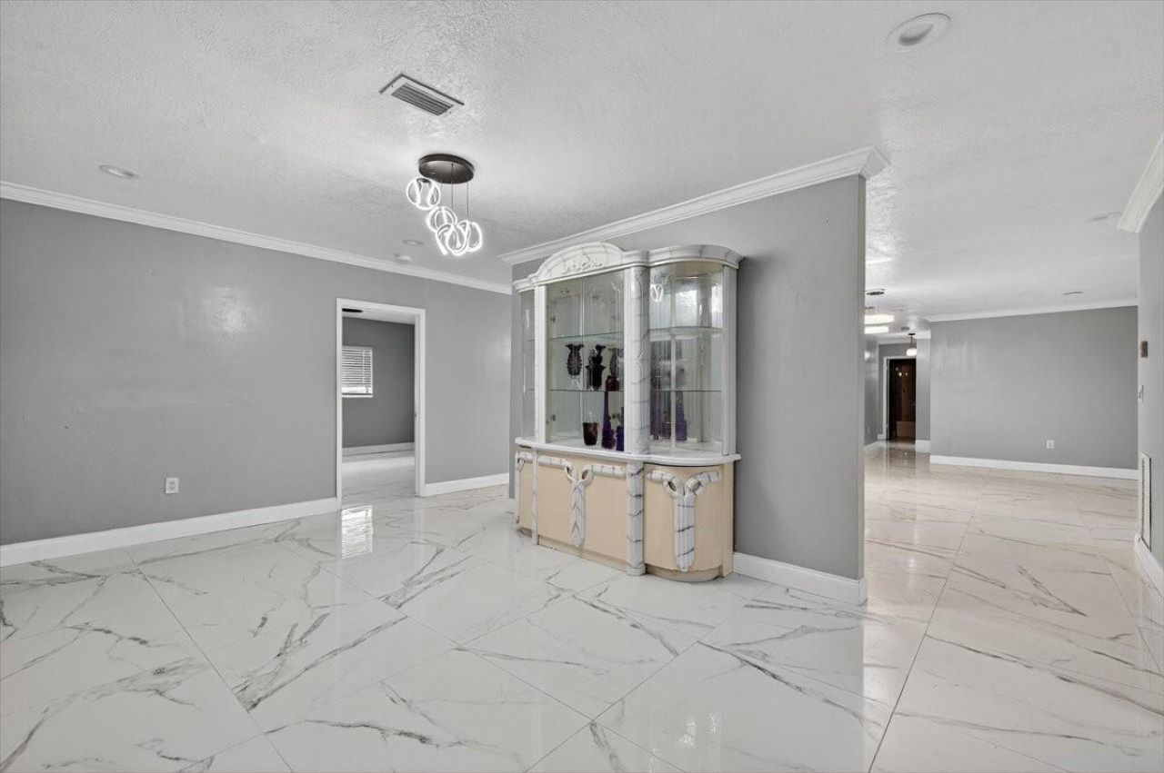 15775 N Miami Avenue, Miami, FL 33169 Photo