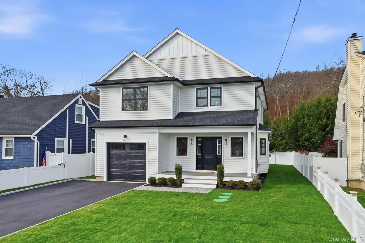 5 Ketcham Place, Melville, NY 11747 Main Photo