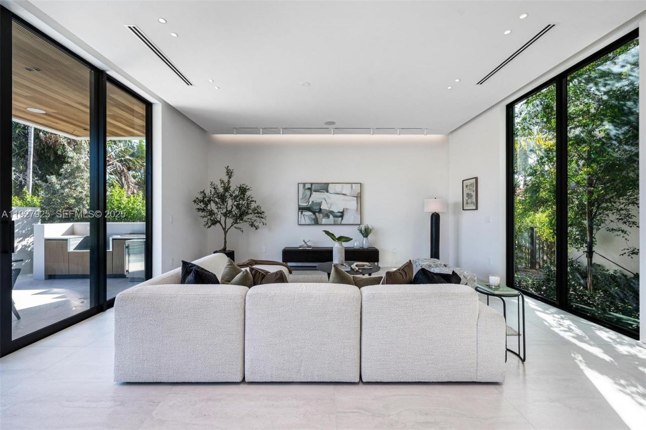 8935 Froude Ave, Surfside, FL 33154 Photo