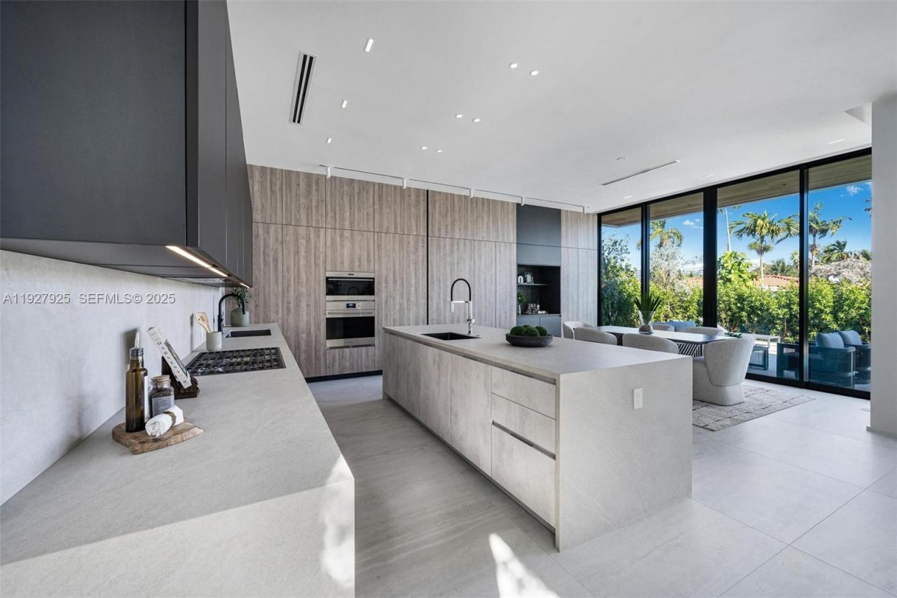 8935 Froude Ave, Surfside, FL 33154 Photo