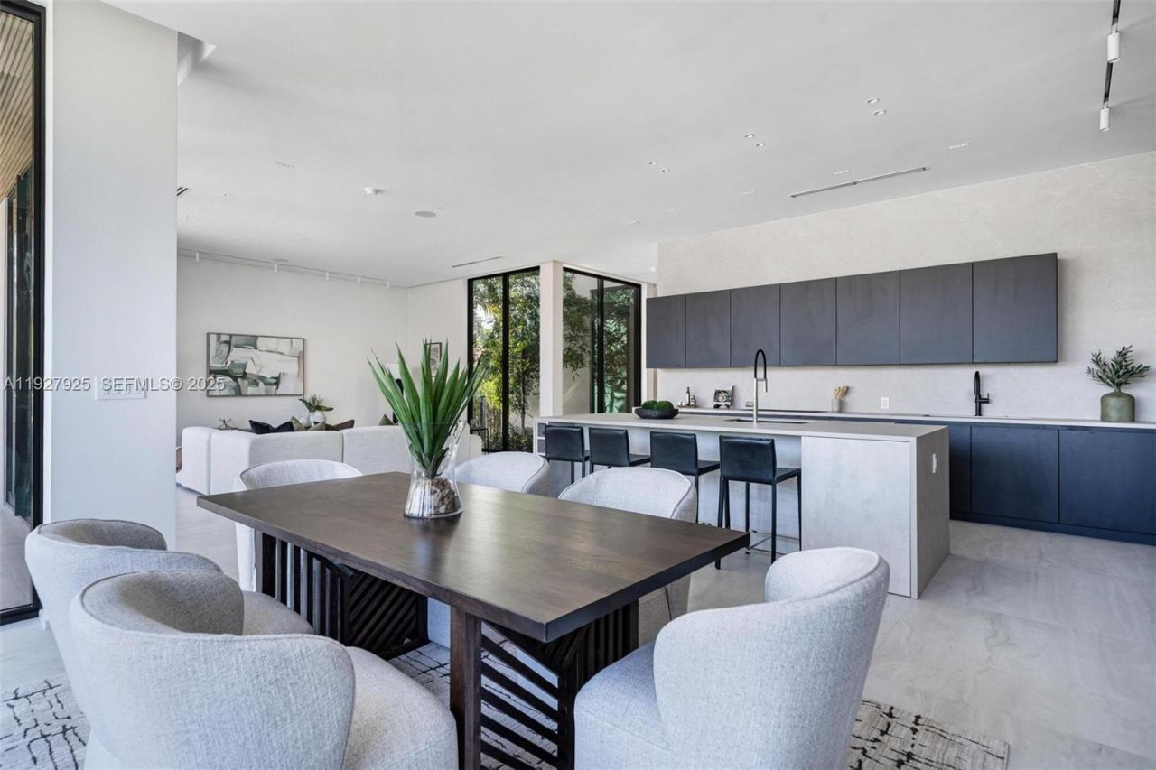 8935 Froude Ave, Surfside, FL 33154 Photo