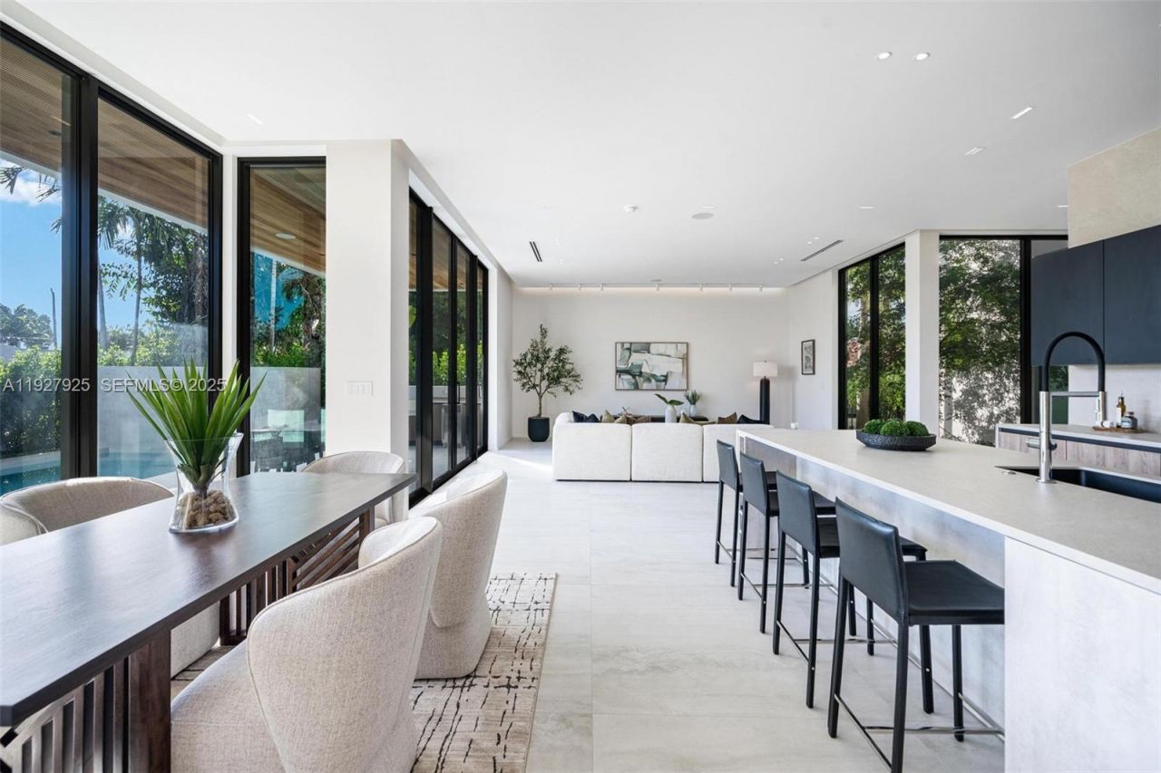 8935 Froude Ave, Surfside, FL 33154 Photo