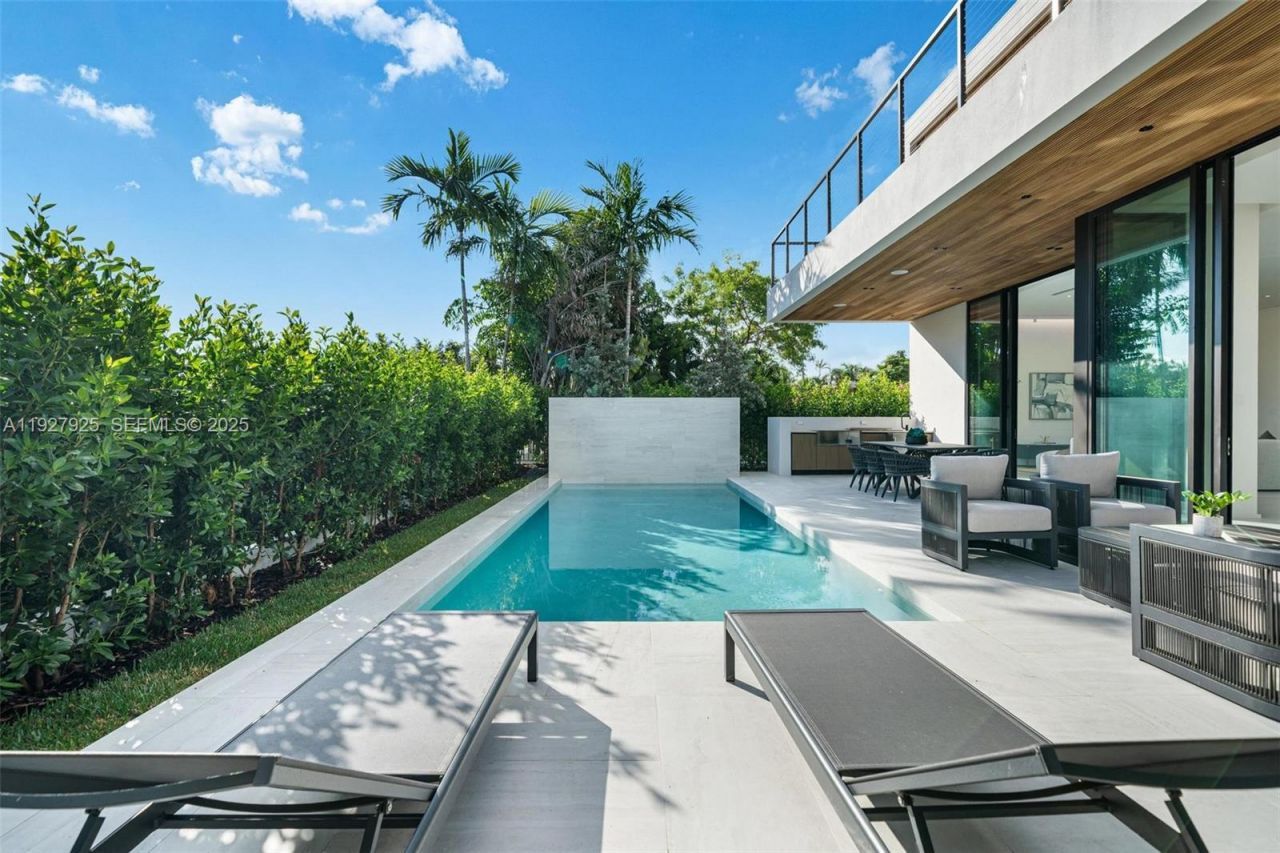 8935 Froude Ave, Surfside, FL 33154 Photo