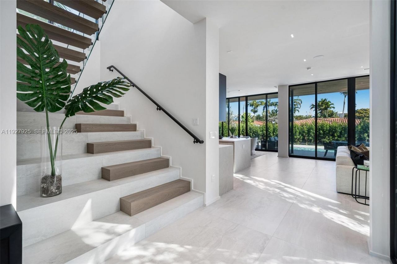 8935 Froude Ave, Surfside, FL 33154 Photo