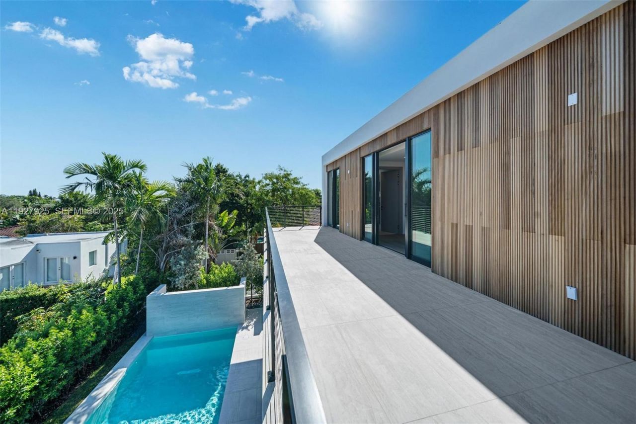 8935 Froude Ave, Surfside, FL 33154 Photo