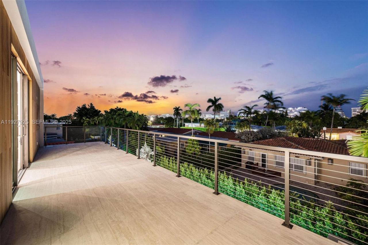 8935 Froude Ave, Surfside, FL 33154 Photo