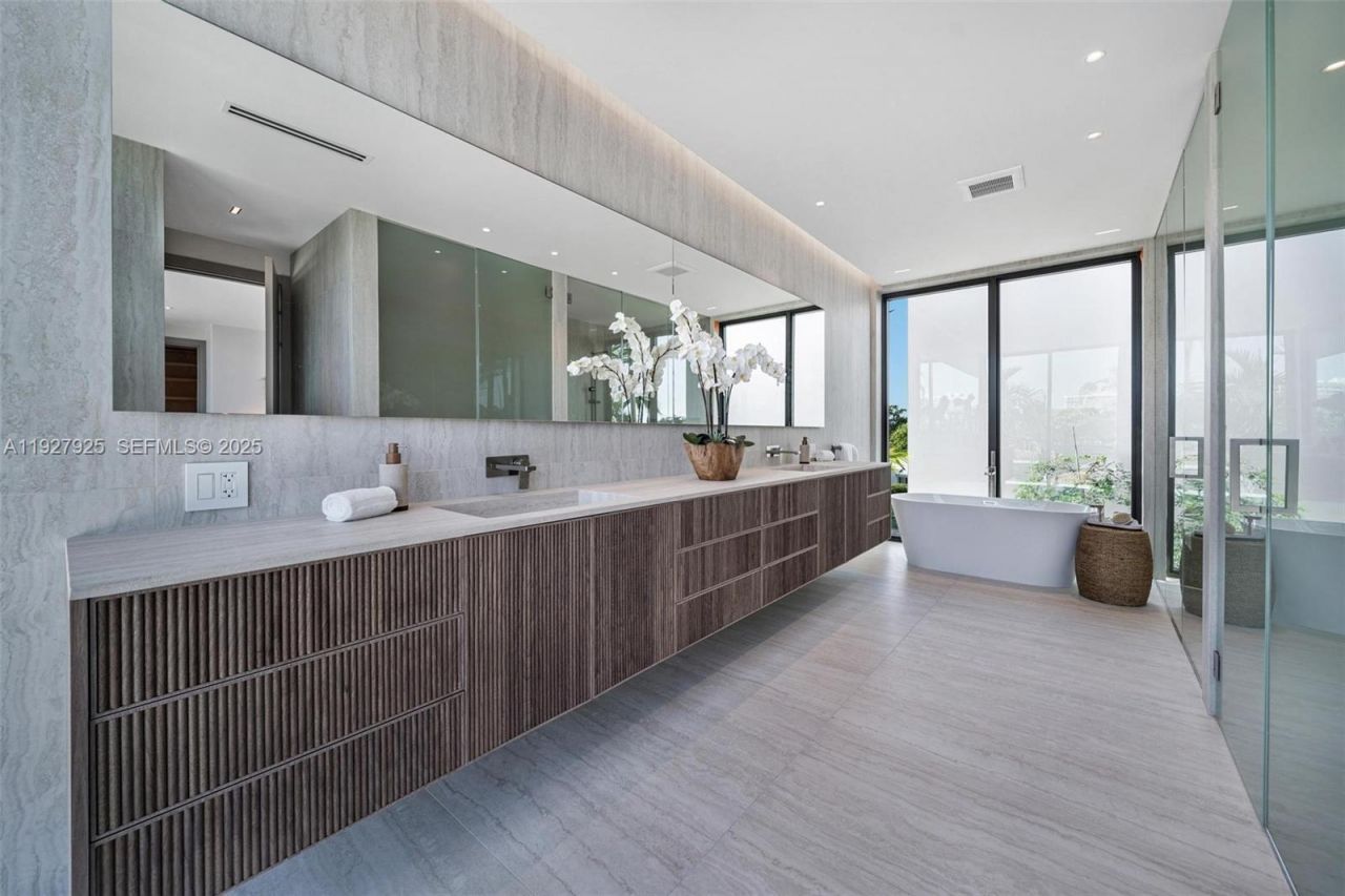 8935 Froude Ave, Surfside, FL 33154 Photo