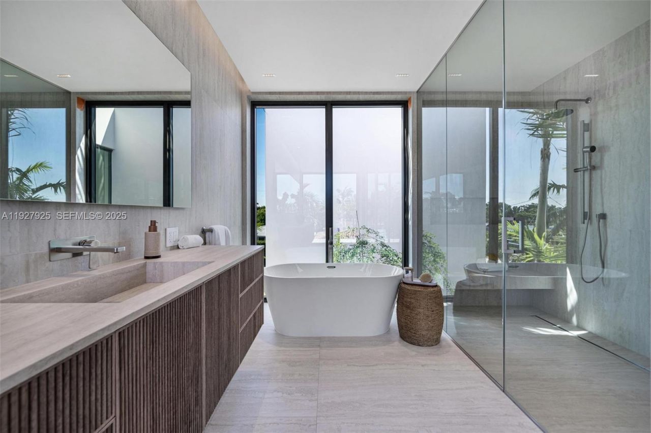 8935 Froude Ave, Surfside, FL 33154 Photo