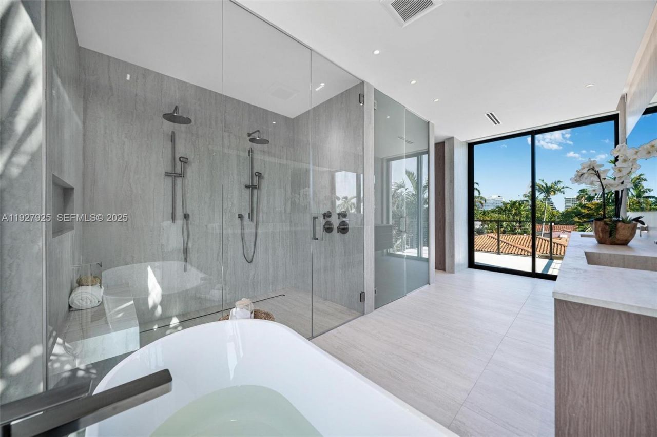 8935 Froude Ave, Surfside, FL 33154 Photo