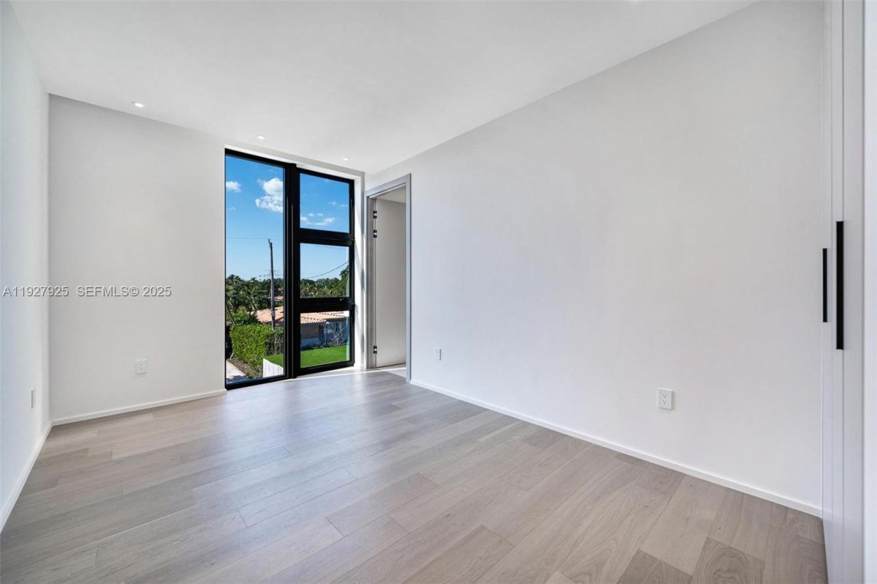 8935 Froude Ave, Surfside, FL 33154 Photo