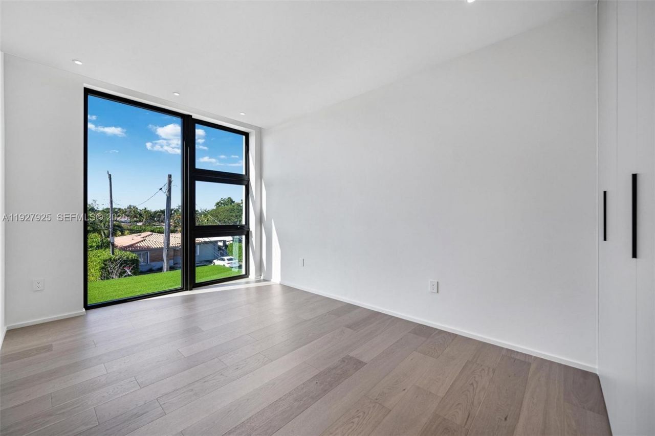 8935 Froude Ave, Surfside, FL 33154 Photo