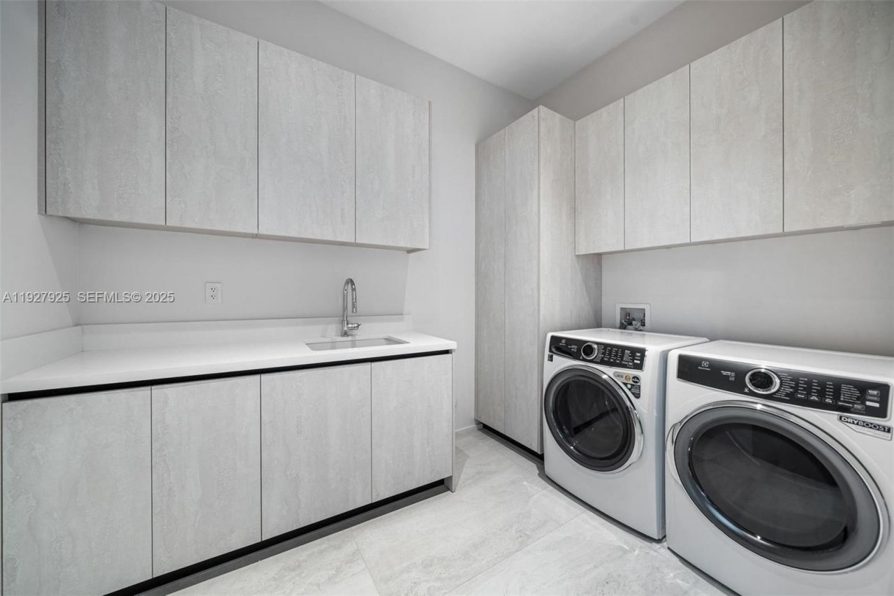 8935 Froude Ave, Surfside, FL 33154 Photo