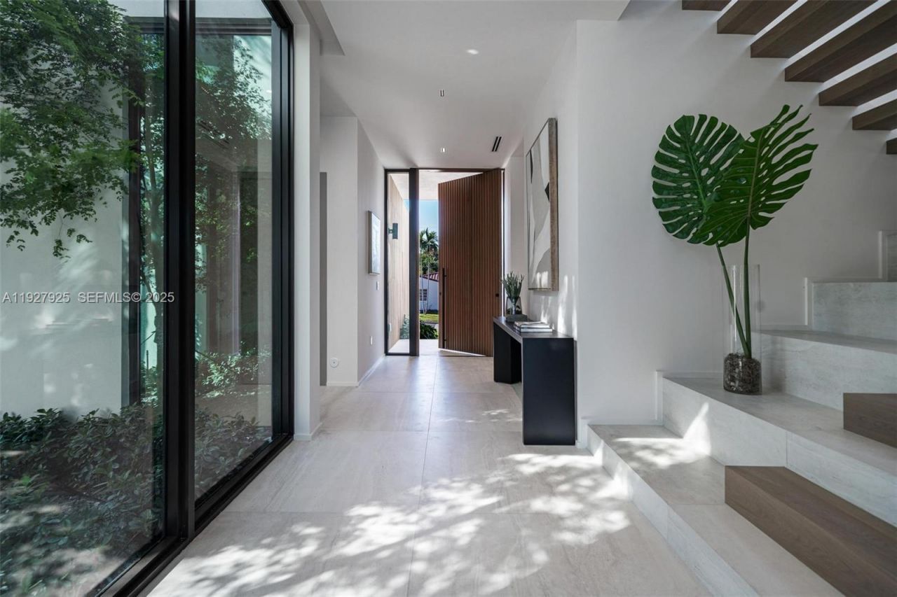 8935 Froude Ave, Surfside, FL 33154 Photo