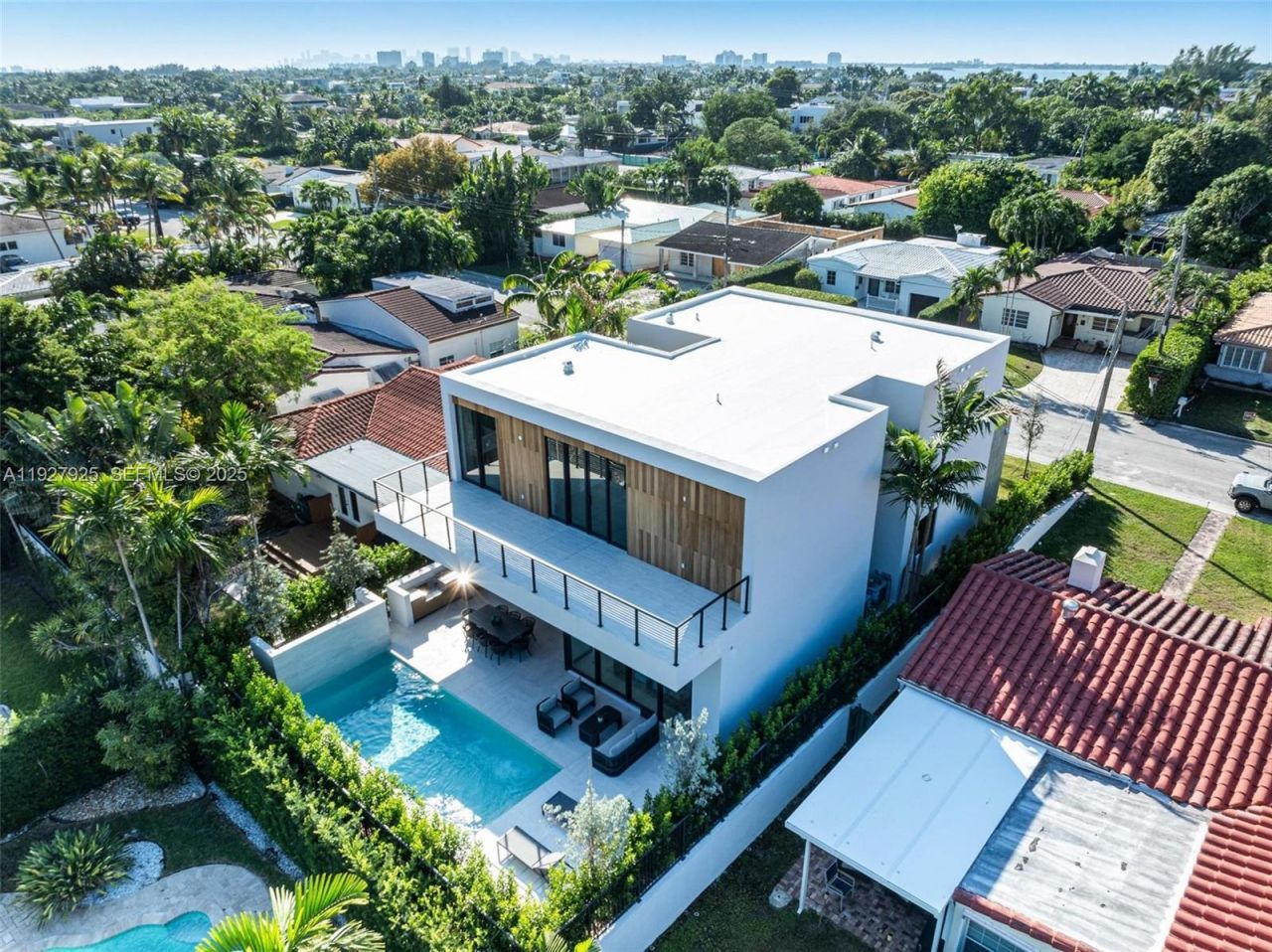 8935 Froude Ave, Surfside, FL 33154 Photo