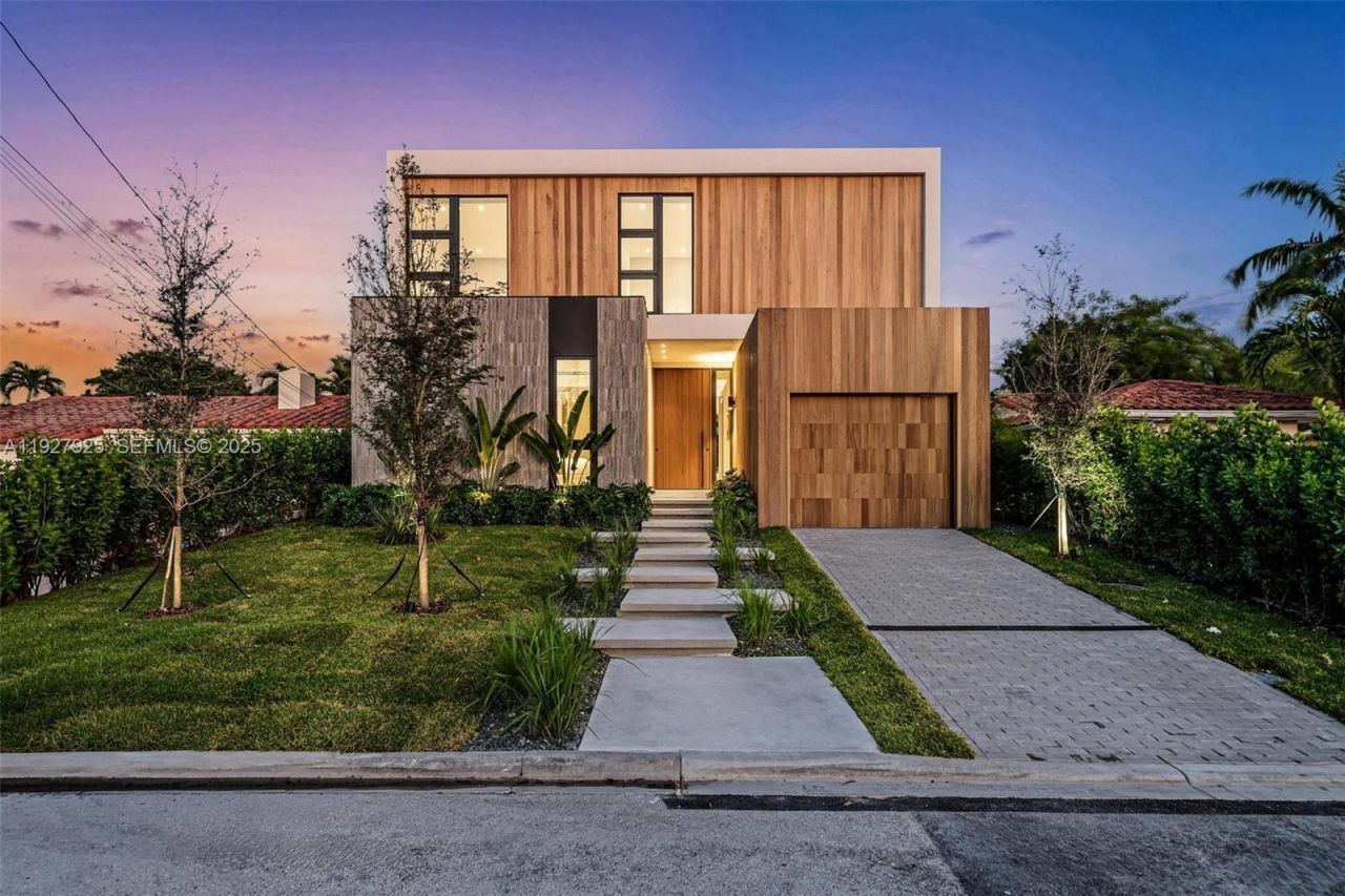 8935 Froude Ave, Surfside, FL 33154 Photo