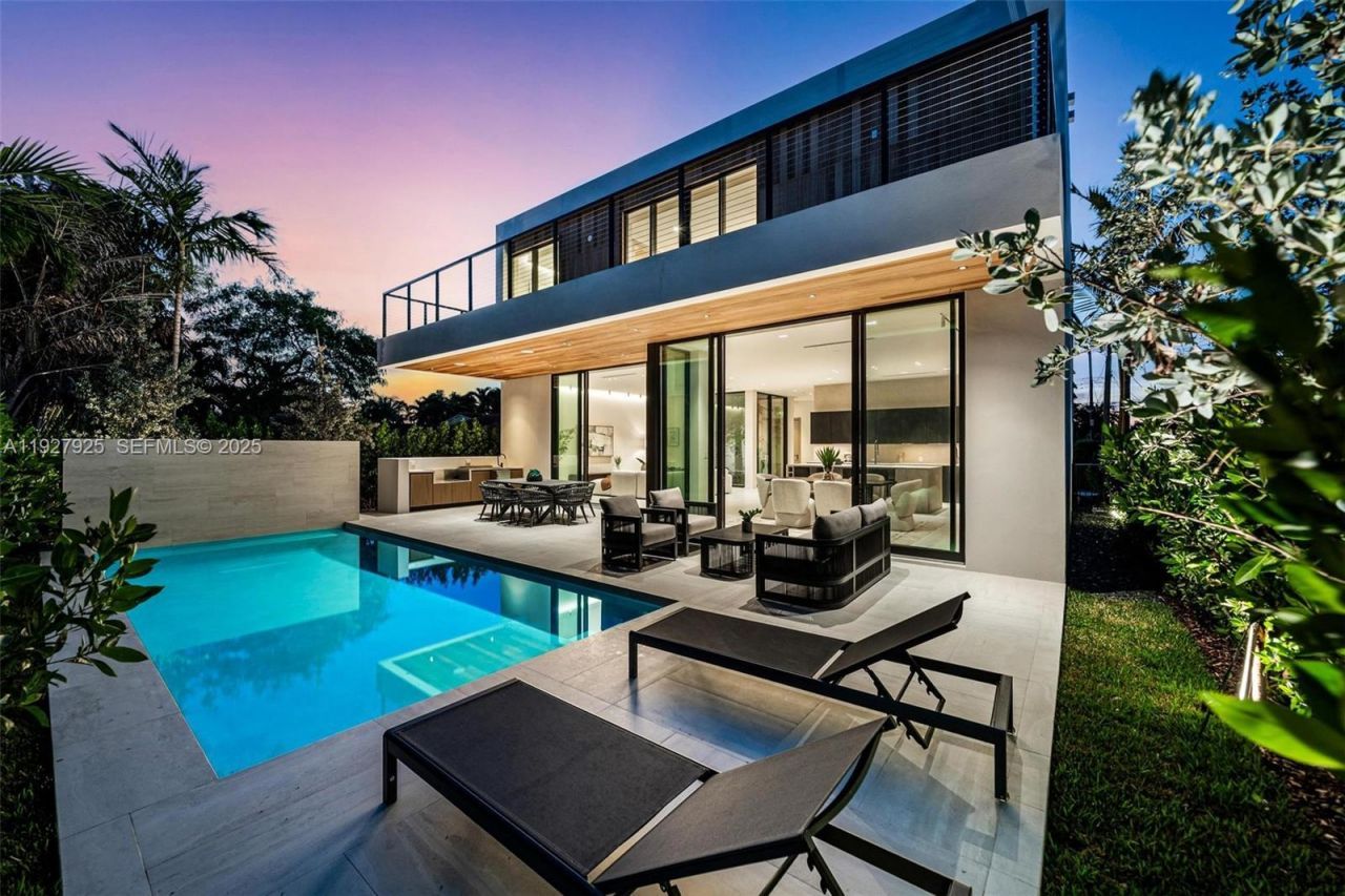 8935 Froude Ave, Surfside, FL 33154 Photo