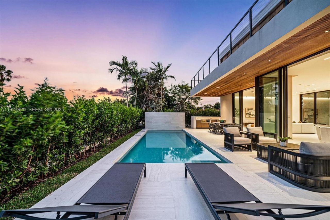 8935 Froude Ave, Surfside, FL 33154 Photo