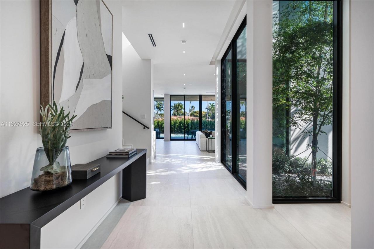 8935 Froude Ave, Surfside, FL 33154 Photo