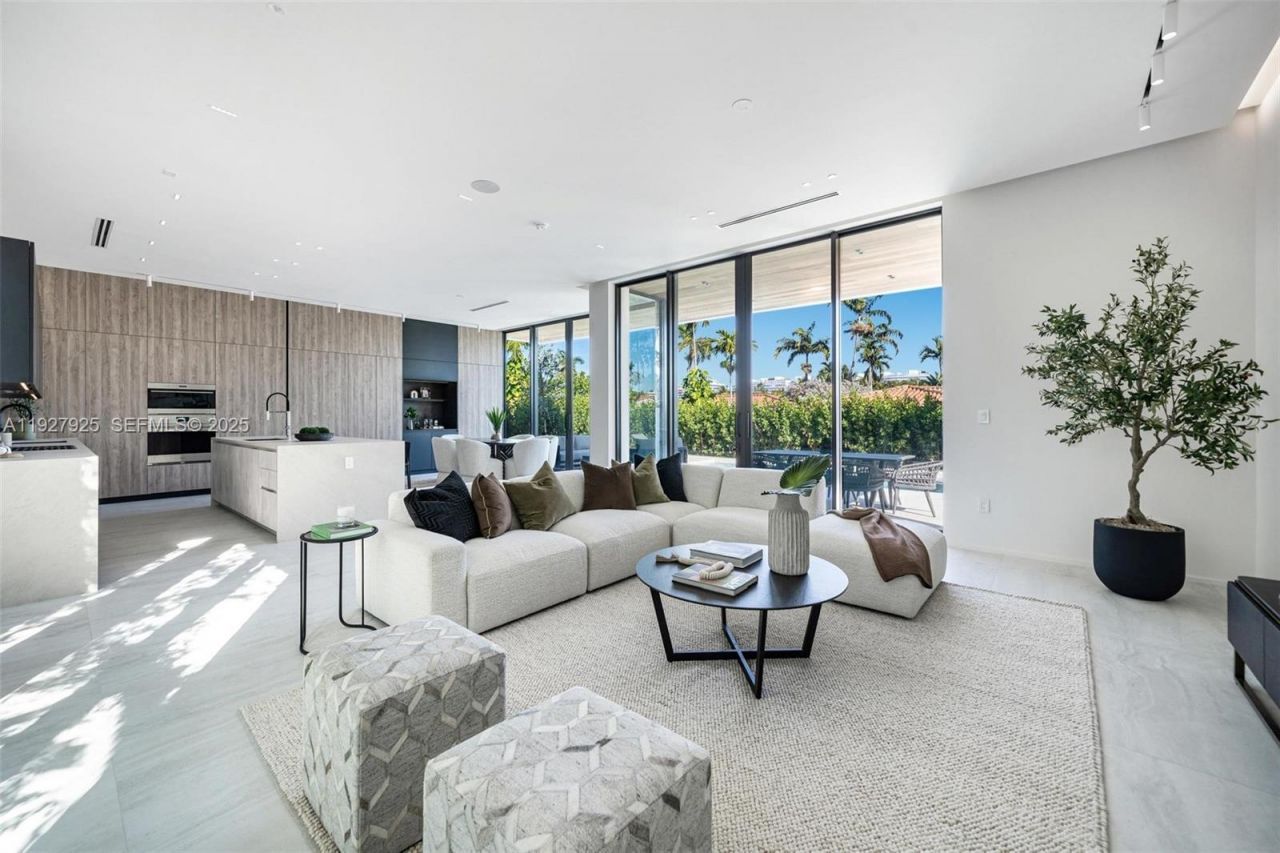 8935 Froude Ave, Surfside, FL 33154 Photo