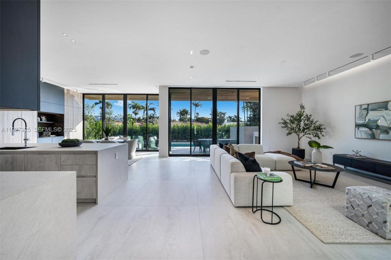 8935 Froude Ave, Surfside, FL 33154 Photo