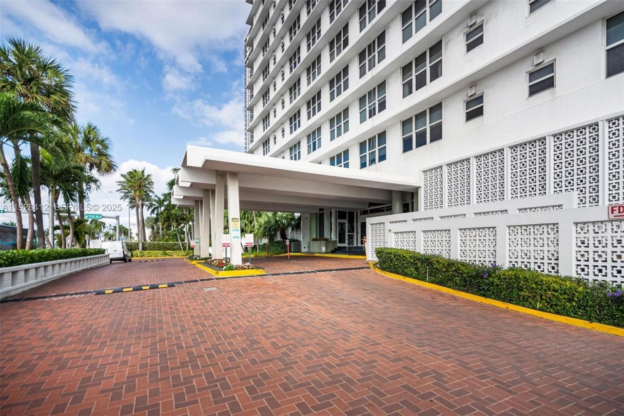 4747 Collins Ave, Unit 207, Miami Beach, FL 33140 Photo