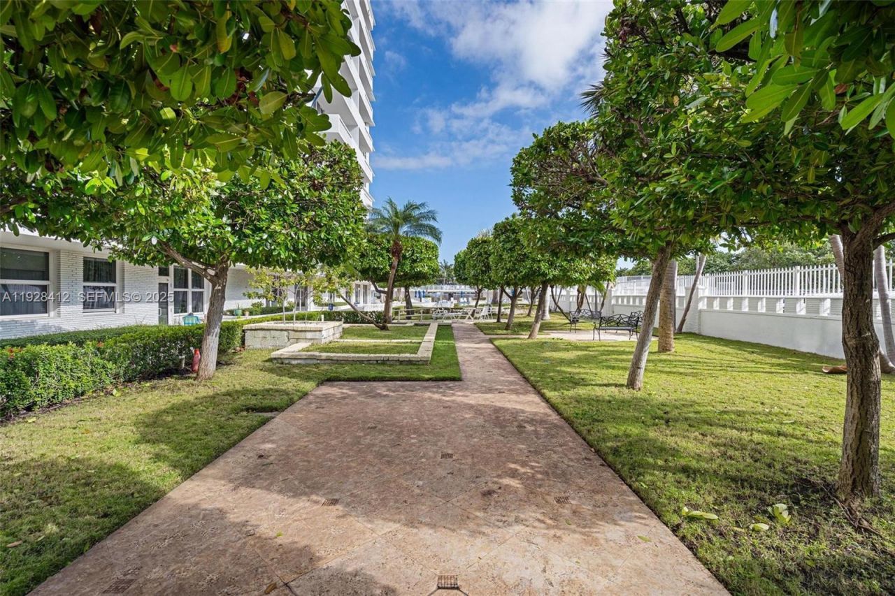 4747 Collins Ave, Unit 207, Miami Beach, FL 33140 Photo
