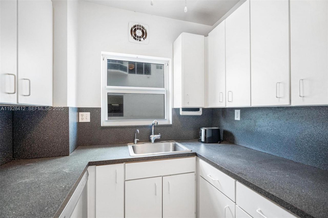 4747 Collins Ave, Unit 207, Miami Beach, FL 33140 Photo