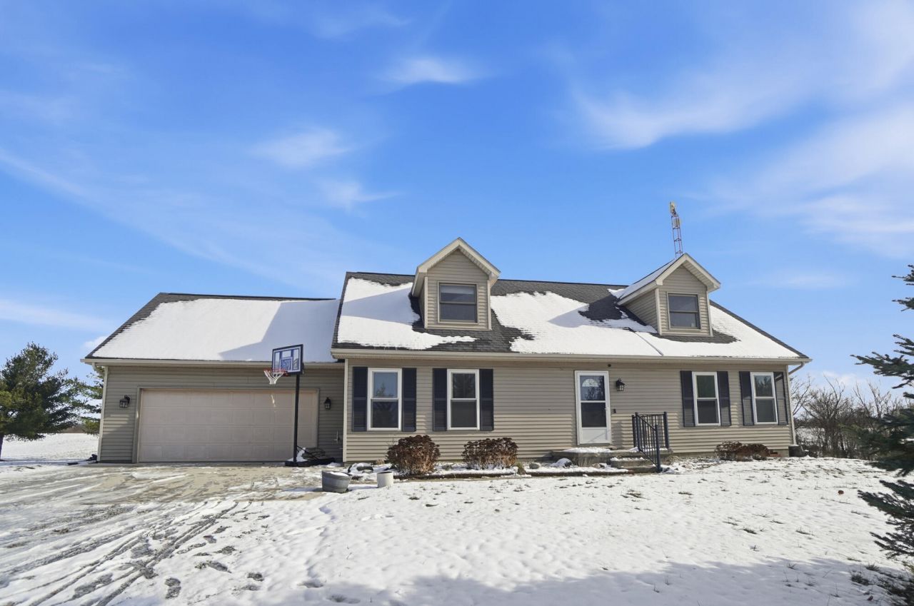 18544 Santa Fe Line Road, Waynesfield, OH 45896 Main Photo