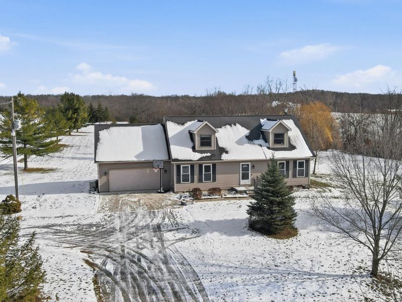 18544 Santa Fe Line Road, Waynesfield, OH 45896 Photo 2