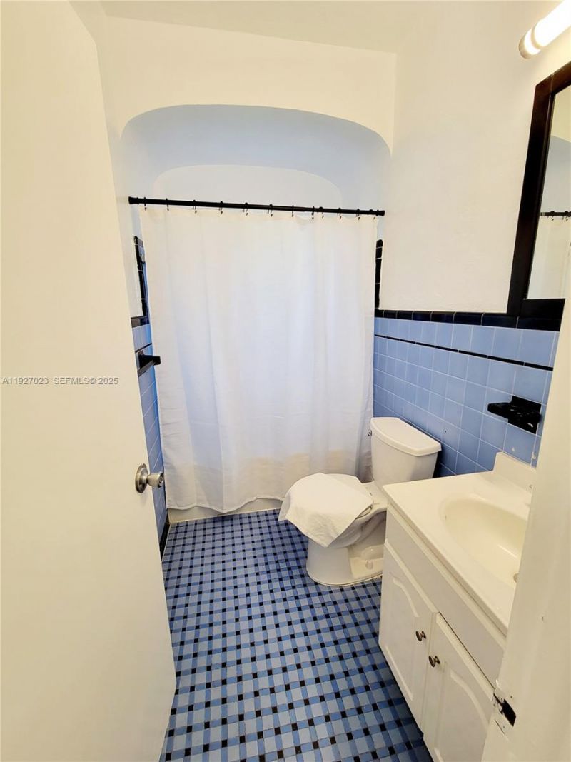 1872 SW 9th St, Miami, FL 33135 Photo