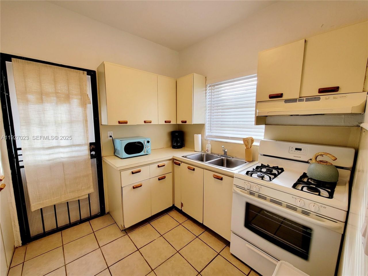 1872 SW 9th St, Miami, FL 33135 Photo