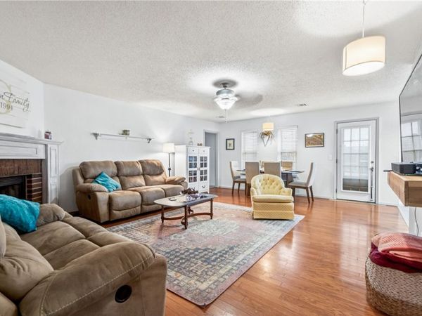 2006 11th Street , Rogers, AR 72758