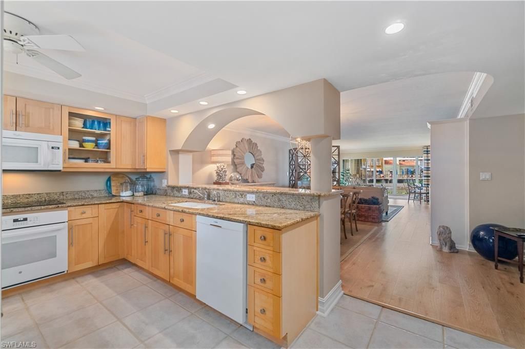 205 Park Shore Dr, Unit 4-413, Naples, FL 34103 Photo