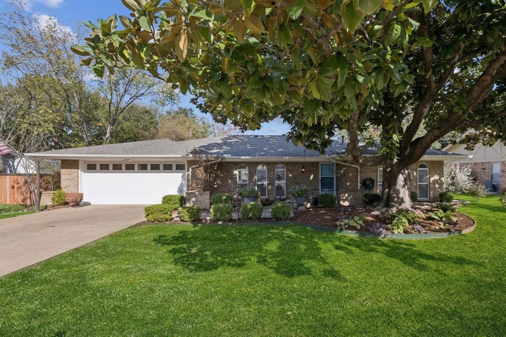 816 Donna Drive, Hurst, TX 76053 Main Photo