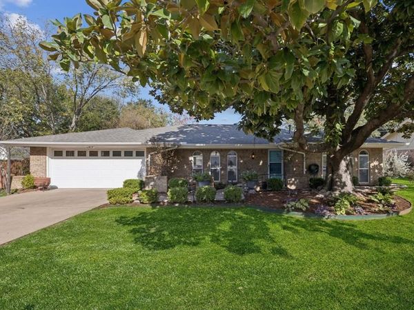 816 Donna Drive, Hurst, TX 76053