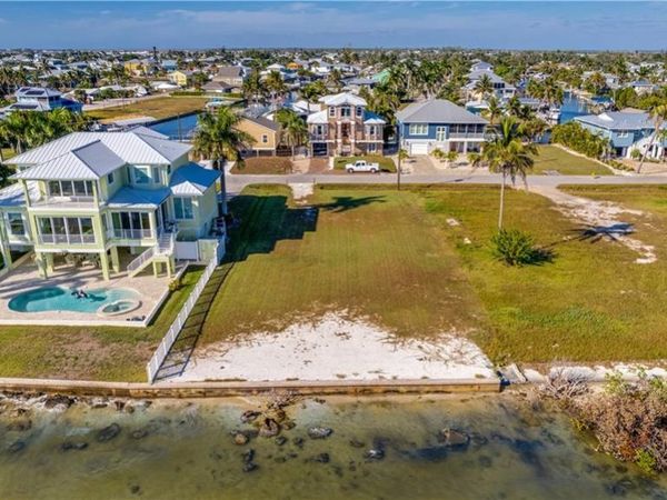 3429 1st AVE , ST. JAMES CITY, FL 33956